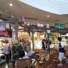 沖縄そば屋さんが集まっています。