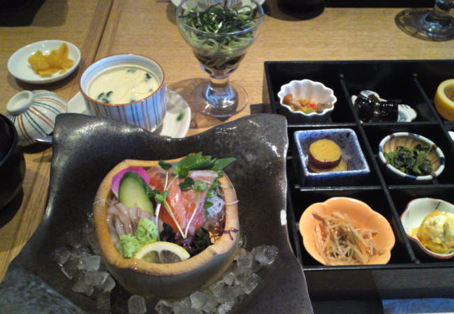 居酒屋風、おしゃれなダイニング