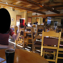 お店は二階にあります