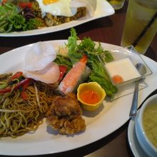 ミーゴレンのランチプレート