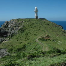 駐車場から下ってきて出会う景色です