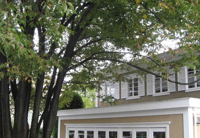 宝ヶ池の雰囲気のあるカフェです