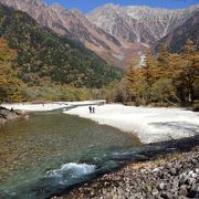 やっぱり絶景～。時間によって姿を変える明神岳が楽しめます