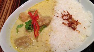 ミッドタウン内では庶民派価格のフォー＆カレー