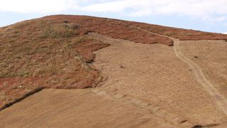 美しいなだらかな山