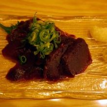 国産赤味馬刺し ￥６５０−