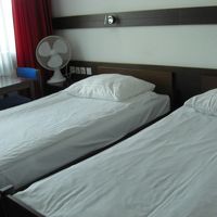 エアコンはなく、扇風機