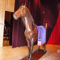 ホテルロビーの大きな馬、実物ぐらいの大きさ