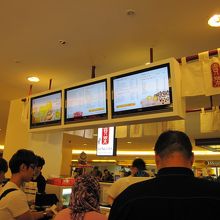 タピオカミルクティーのお店がありました。