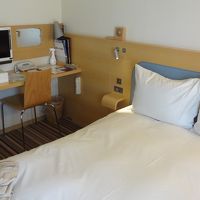 清潔ですが、狭い客室