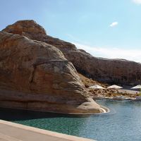 古い岩をそのまま使ったプールです