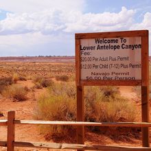 ロウワーアンテロープキャニオンの案内板です