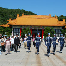 広い場所での交代式です