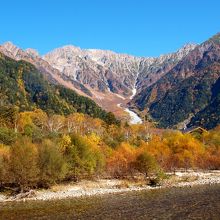 色づいた穂高連峰