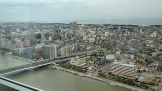 新潟市の景色が一望