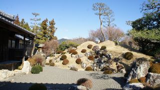 規模は小さいですが作庭の趣向が見事に再現されています