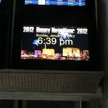空港内の時刻表示（新年）