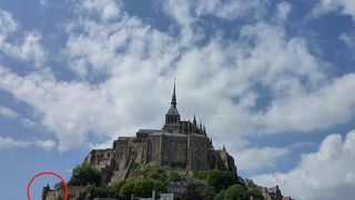 湾に突き出た射撃塔