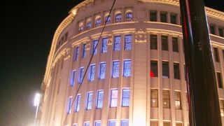 銀座のシンボル、時計塔が目印のお店です。