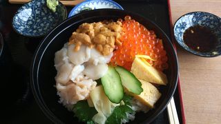 きれいな景色ながらの海鮮丼。最高！