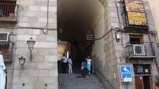 クチリェロス門。