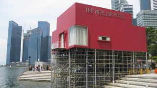 ホテルになったマーライオン