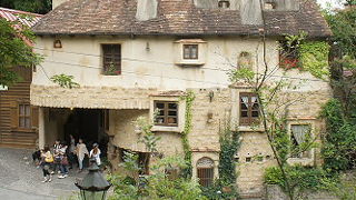 路地を抜けると異国景色が