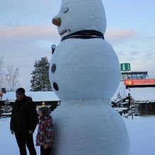 向こうでは○が三つ