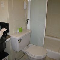 シャワールームと洗面所