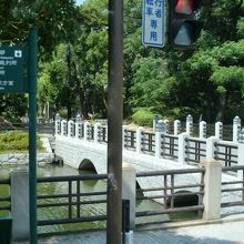 城の入り口付近。