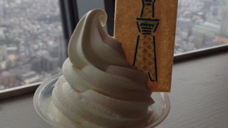 展望フロアにあるスタンド形式のカフェです！