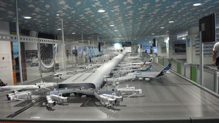 スカイラウンジと展示施設