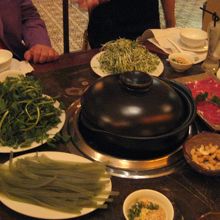 かいわれ、クレソン、牛肉、麺・・・