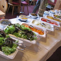 夕食の前菜食べ放題。これ以外にもあります