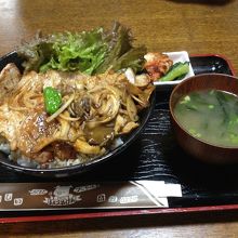 ツレが頼んだ豚丼。これよりカツ重のが断然おいしいです