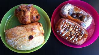 ブラックペッパーとチーズの入ったクロワッサンがおすすめ