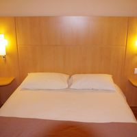 クィーンサイズのダブルベッドでしたが、寝心地はいい感じでした