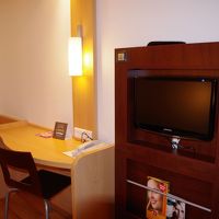 机や小さなソファーがあったので、使い勝手の良い部屋でした。