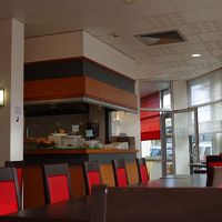 ibisのレストランは、どこに行ってもキレイなデザインでした