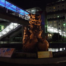 駅前のシーサー