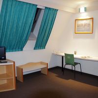 少々華奢な造りの家具ですが、使い勝手の良い部屋でした。