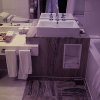 バスルームもこじんまりしていましたが清潔感ありです