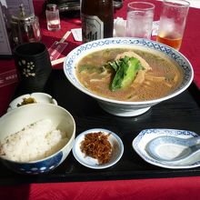 昼食付きでした　とんこつラーメン