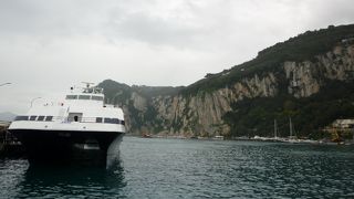 ナポリ港からカプリ島への高速船