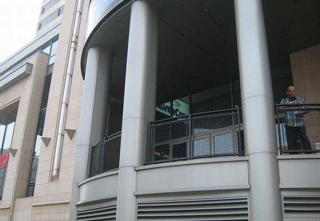 便利なショッピングモールです。映画利用に最適。