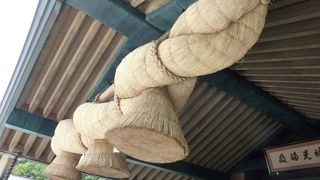 しめ縄の巨大さにアゼン！！