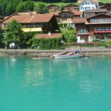 泳いでいる人たちの姿も・・・