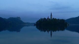 【スロベニアブレッド湖】ユリアンアルプスやブレッド城を望む一周6キロの湖です