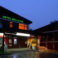 ホテルの外観です。入り口左側にキャッシュコーナーあり