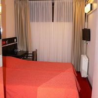 高窓だけしかない地下室　暖房は蒸気です